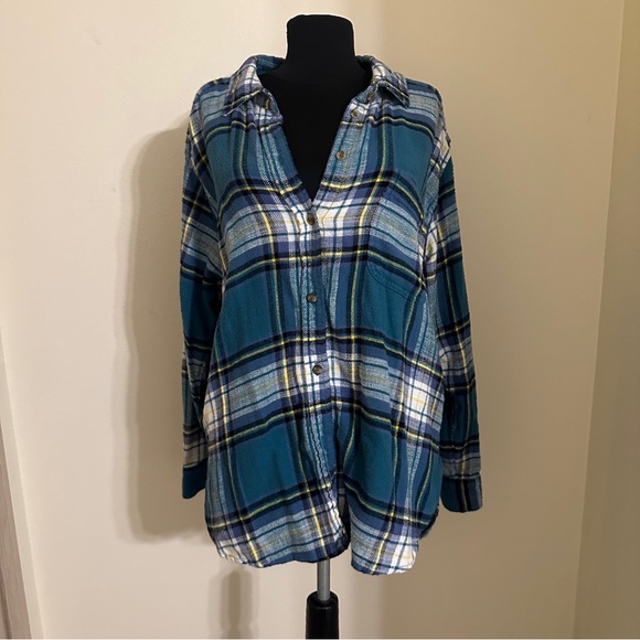 *up to 50% off bundles* American Eagle Boyfriend Shirt Plaid - Picture 1 of 4